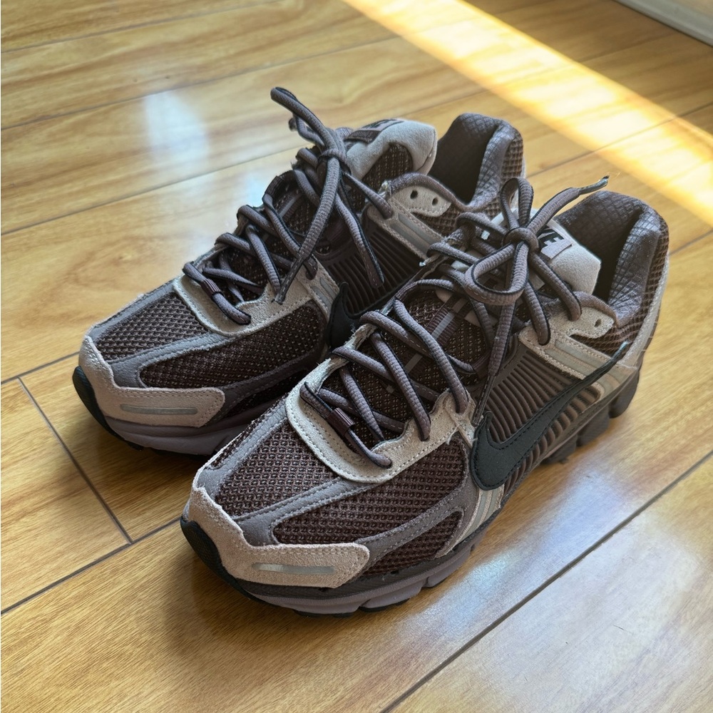 Nike Zoom Vomero 5 Sneakers